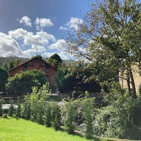 Сasa de vacaciones Gran Casa Restaurada Con Jardin Encantador Pueblo. Corrales De Buelna