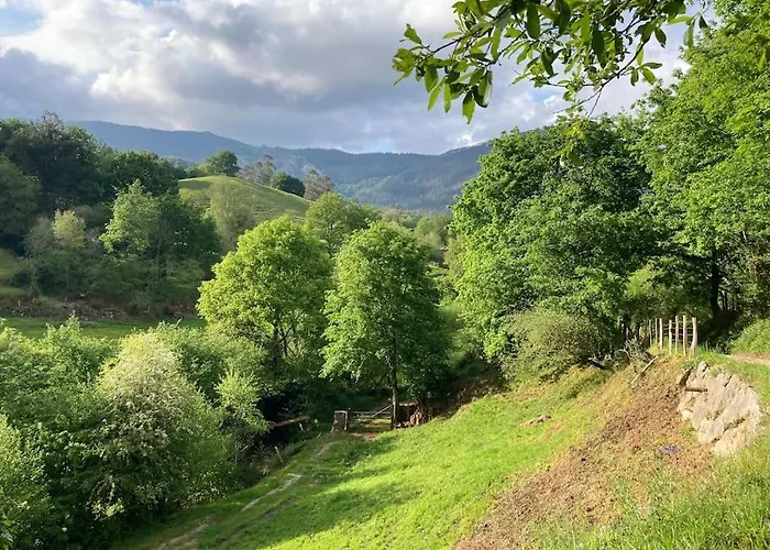 Gran Casa Restaurada Con Jardin Encantador Pueblo. Hébergement de vacances *