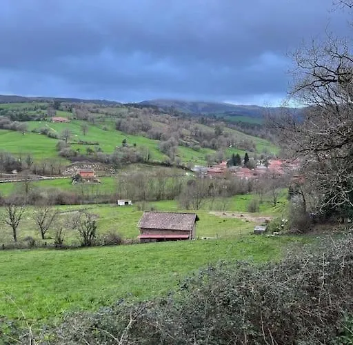 Gran Casa Restaurada Con Jardin Encantador Pueblo. Hébergement de vacances *
