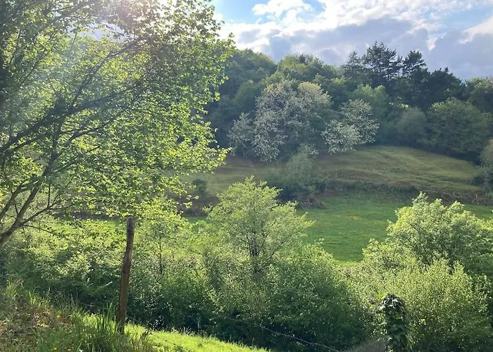 Gran Casa Restaurada Con Jardin Encantador Pueblo. Hébergement de vacances Corrales De Buelna