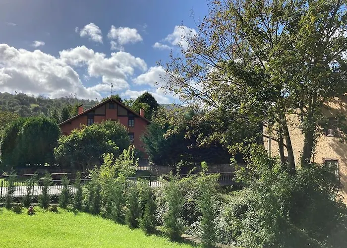 Feriehus Gran Casa Restaurada Con Jardin Encantador Pueblo. Corrales De Buelna