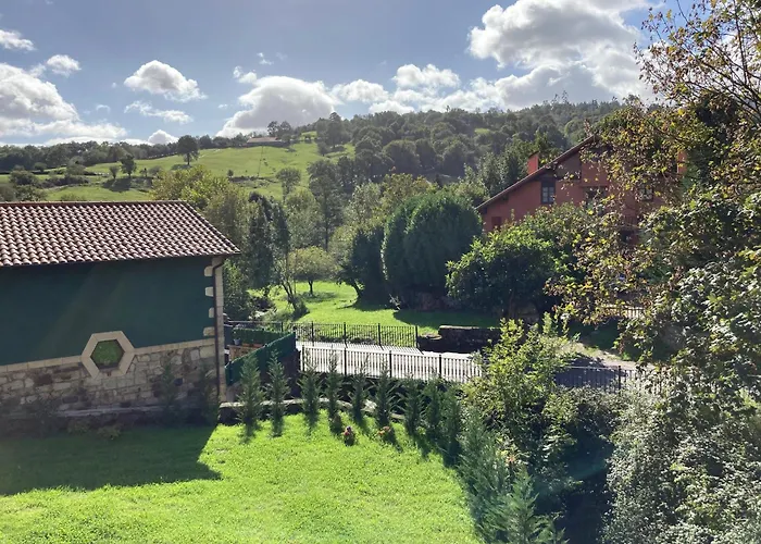 Hébergement de vacances Gran Casa Restaurada Con Jardin Encantador Pueblo. *